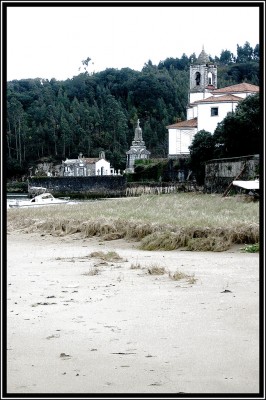 Fotografía de Cementerio Niembro pueblo ubicado en la Asturias Occidental en el concejo de Llanes, en la misma ria del pueblo.
